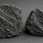 Łupki metamorficzne i granity ciemnoszare – skały kopalni uranu w Kowarach, Sudety